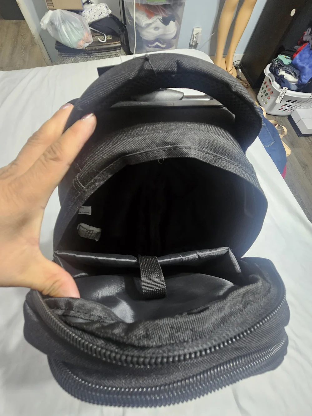 Glenco Black Backpack with Branded Luggage Tag